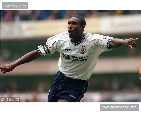 实况坎贝尔的辉煌历程与不朽影响力解析他为何被誉为足球传奇